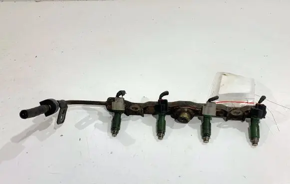 Toyota Avensis T250 Fuel main line pipe 2325022040