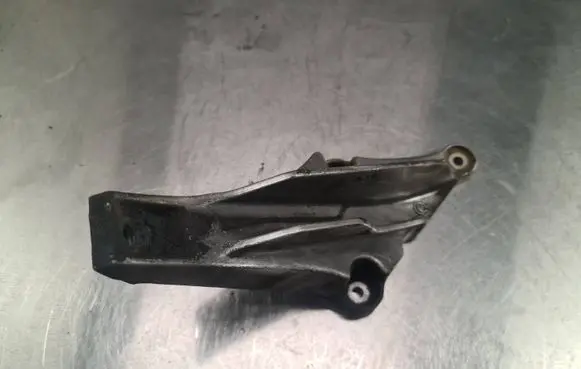 BMW 5 E39 Engine mounting bracket 1092425