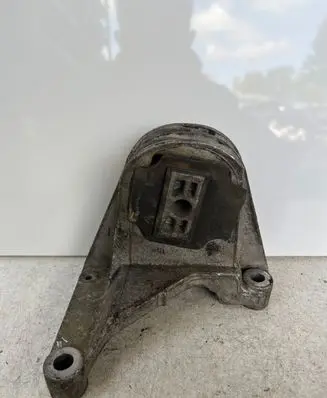 Volvo S60 Engine mounting bracket 326C82