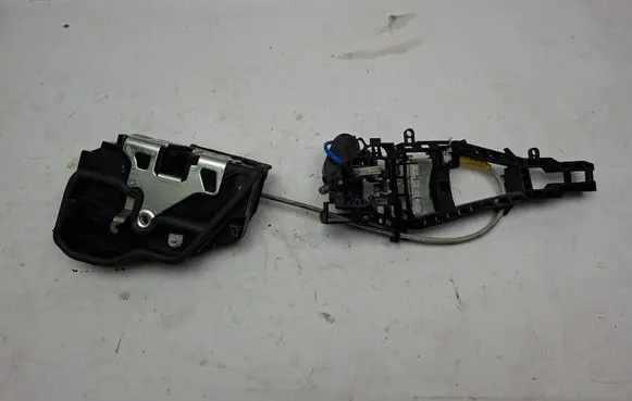 BMW 2 F22 F23 Front door lock 7229461 A053702