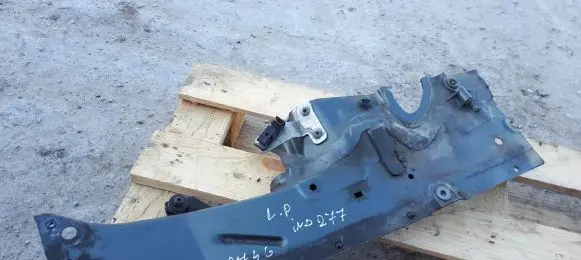 Audi A7 S7 4G Fender mounting bracket