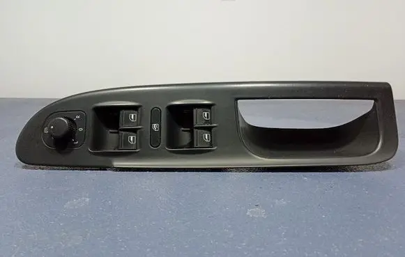 Volkswagen PASSAT B6 Electric window control switch 3C1867171