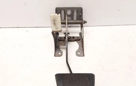 Chrysler PT Cruiser Brake pedal 56045043AC