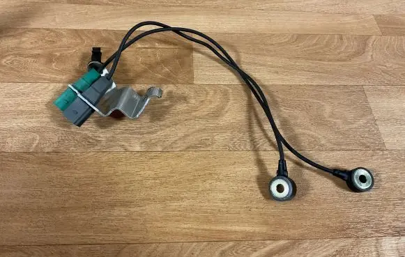Audi A6 S6 C6 4F Detonation knock sensor 06E971497C 06E905377