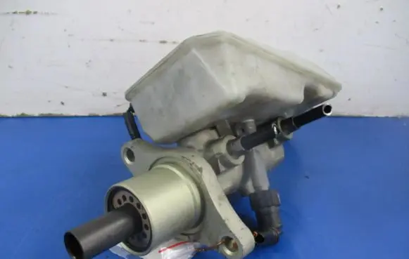Volvo S40 Master brake cylinder