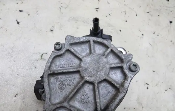 Ford Mondeo MK V Vacuum pump GMAUTO4574097