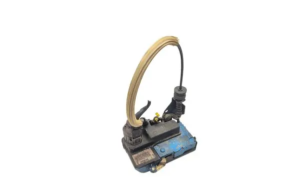 Volvo XC70 Front door lock 8650546