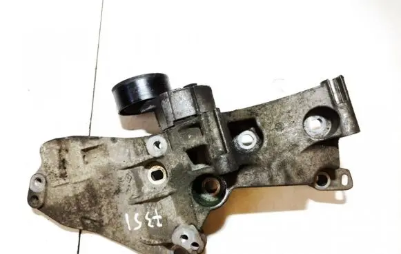 Nissan Qashqai Engine mounting bracket 8200569494 8200861569