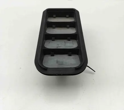 Quarter panel pressure vent