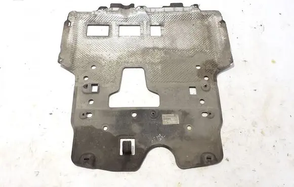 Peugeot 208 II Engine splash shield/under tray 9824226080