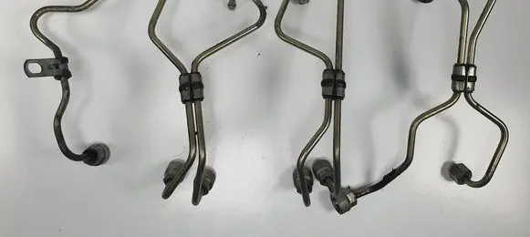 Volvo V70 Fuel line pipe 