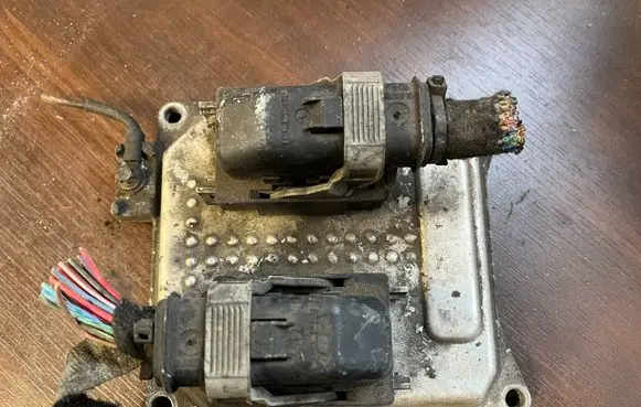 Opel Astra J Engine control unit/module 55571558