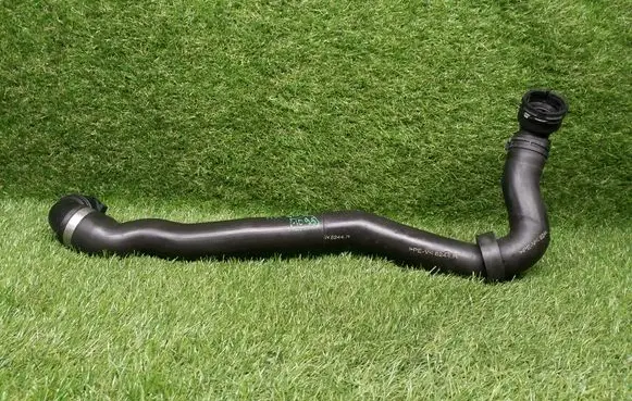 Volkswagen Tiguan Engine coolant pipe/hose 5N0122291