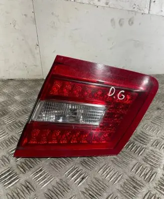 Mercedes-Benz E W212 Tailgate rear/tail lights 2128201064