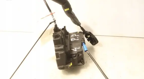 Renault Laguna III Front door lock 80500000