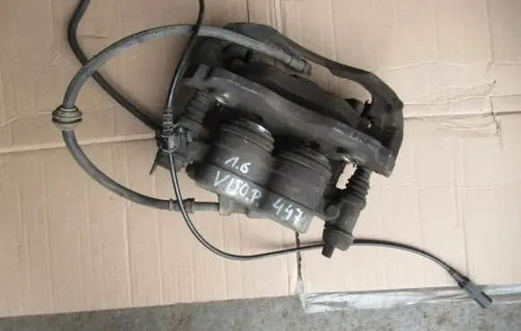 Mercedes-Benz Vito Viano W447 Front brake caliper