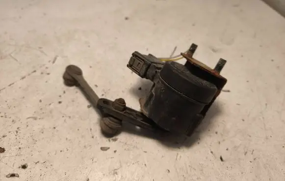 Mercedes-Benz E W210 Headlight/headlamp level sensor 0105427517