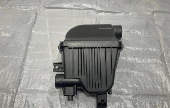 Suzuki Swift III Air filter box