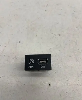 KIA Ceed USB socket connector 96120J7100 CDMF1803140154