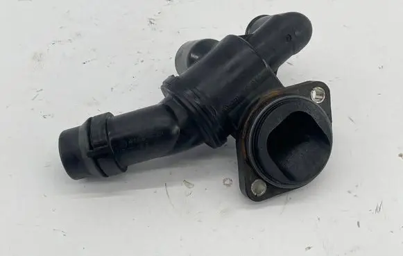Audi TT TTS Mk2 Thermostat/thermostat housing 06F121111F