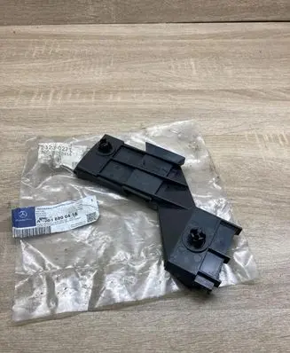 Mercedes-Benz Sprinter W901 W902 W903 W904 Rear bumper mounting bracket A9018800414 9018850314