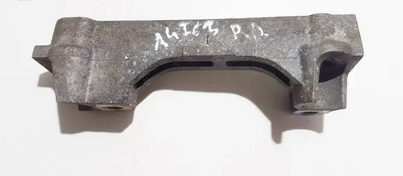 Nissan Qashqai Engine mounting bracket