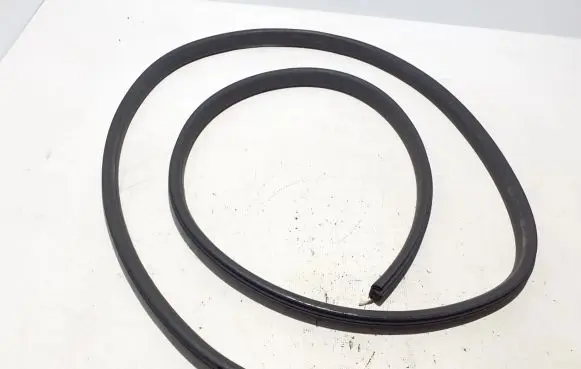 Volkswagen Amarok Front door rubber seal 2H0837911C