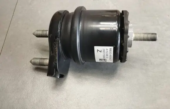Engine mount vacuum valve