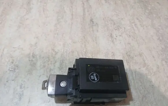 Volkswagen PASSAT B6 Ignition lock 3C0905843Q