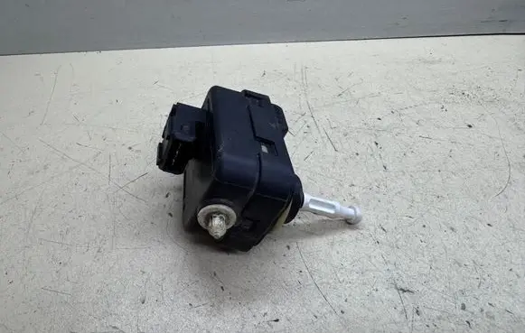 Volvo V70 Headlight level adjustment motor 89033263
