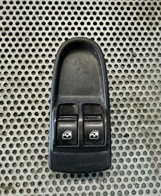 Iveco Daily 45 - 49.10 Quarter vent window switch 