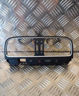 Volkswagen Polo V 6R Dash center air vent grill W18403