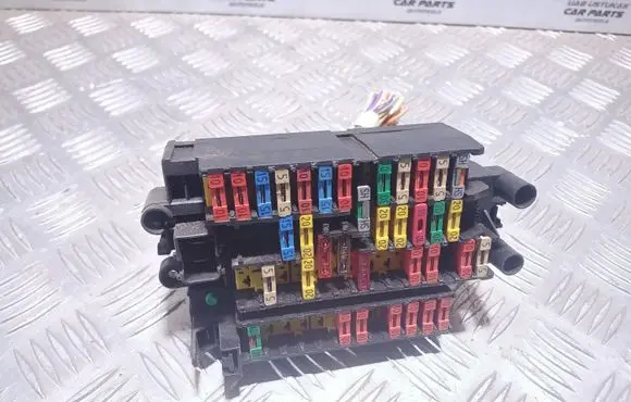 Peugeot 406 Fuse module 9627791880