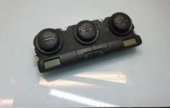 Volkswagen PASSAT B6 Climate control unit