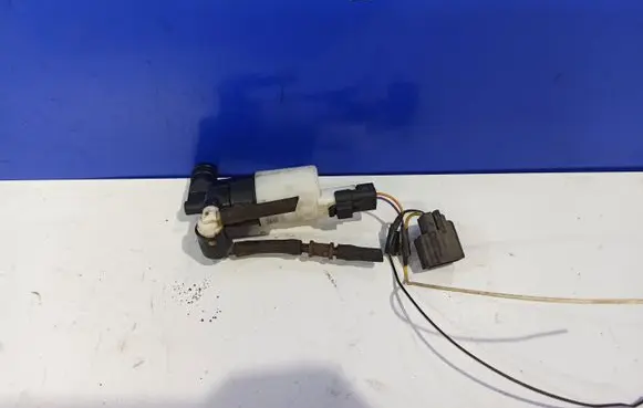 Volvo V70 Windscreen/windshield washer pump 8678424 31349228