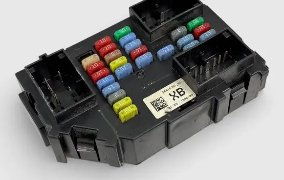Cadillac Escalade Fuse box set 25815391 20828606