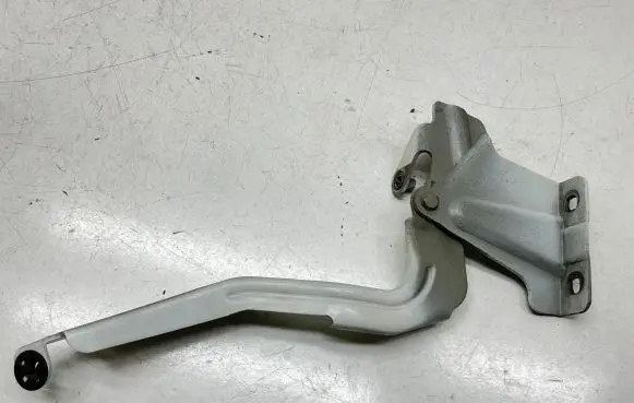 Engine bonnet/hood hinges