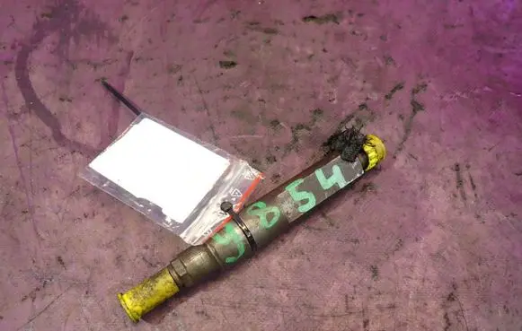 Audi A4 S4 B5 8D Fuel injector 