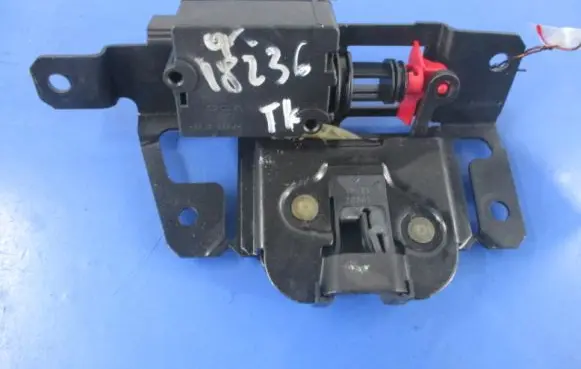 BMW X3 E83 Tailgate/trunk/boot lock/catch/latch 7057364