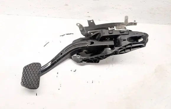 BMW 7 G70 Brake pedal 6896512