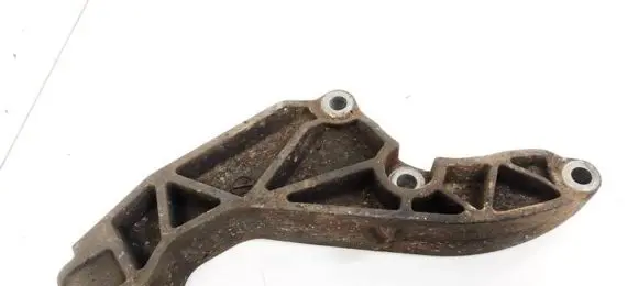 Opel Astra H Engine mounting bracket