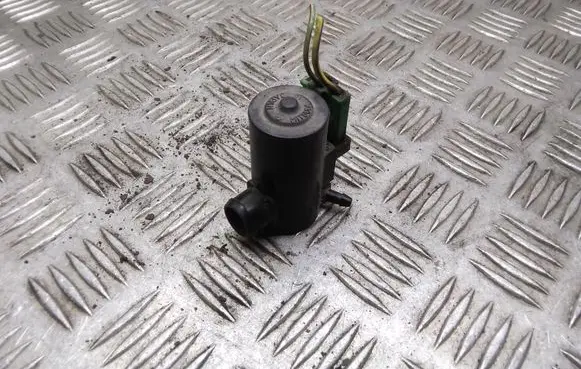 Subaru Legacy Windscreen/windshield washer pump