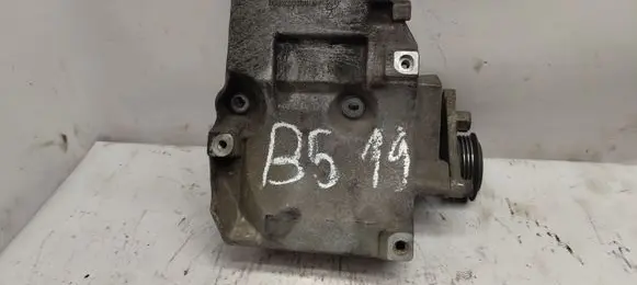Audi A4 S4 B5 8D A/C compressor mount bracket 038260885C