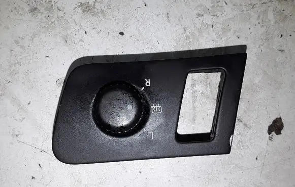 Wing mirror switch