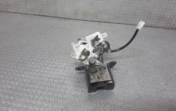 Mazda 3 I Tailgate/trunk/boot lock/catch/latch
