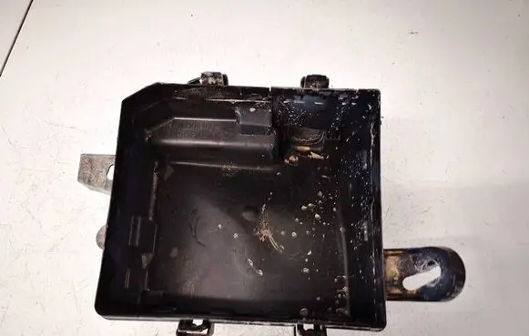 Nissan Juke I F15 Fuse box cover E00301400
