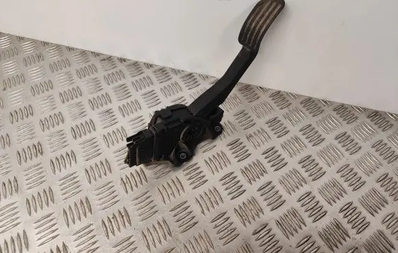 Volvo V60 Accelerator throttle pedal 31329061