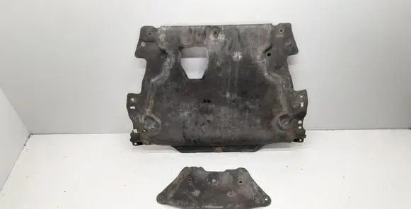 Volvo V60 Engine splash shield/under tray AG9N6P013BB