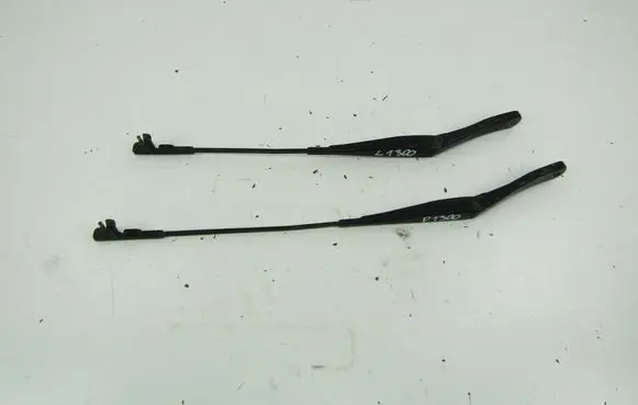 Opel Astra H Front wiper blade arm 