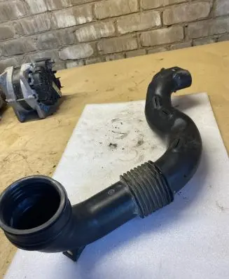 Dacia Duster II Air intake duct part 165557286R 72432717 LSA92701